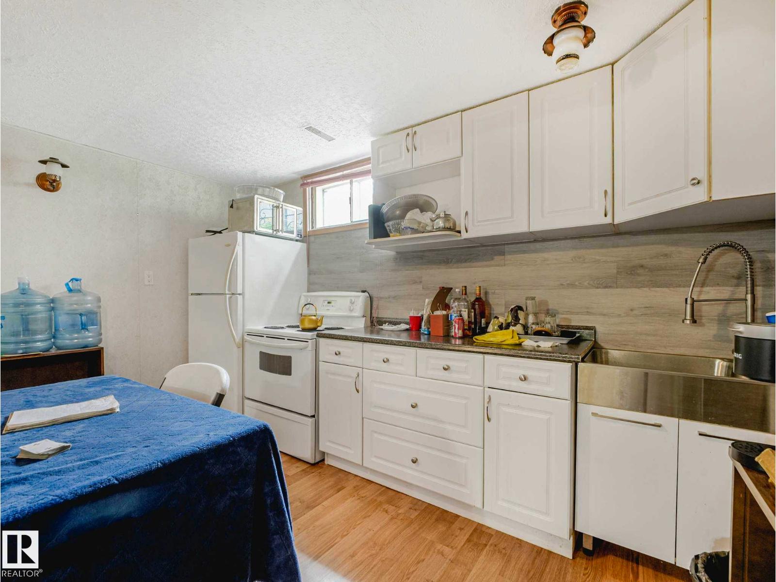 9528 151 AV NW - 44