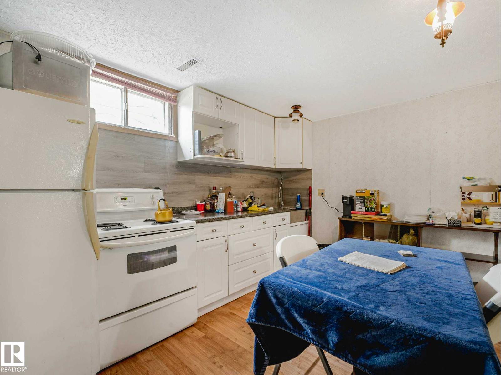 9528 151 AV NW - 45