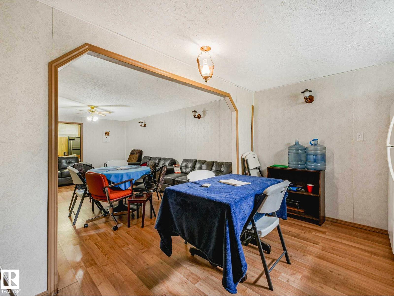 9528 151 AV NW - 47