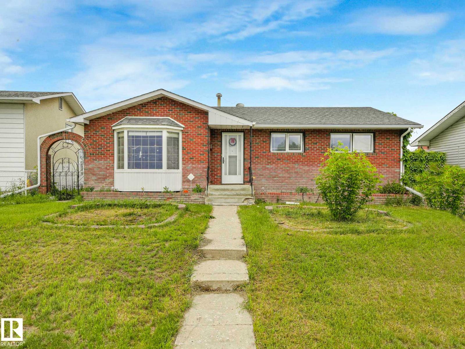 9528 151 AV NW - 5