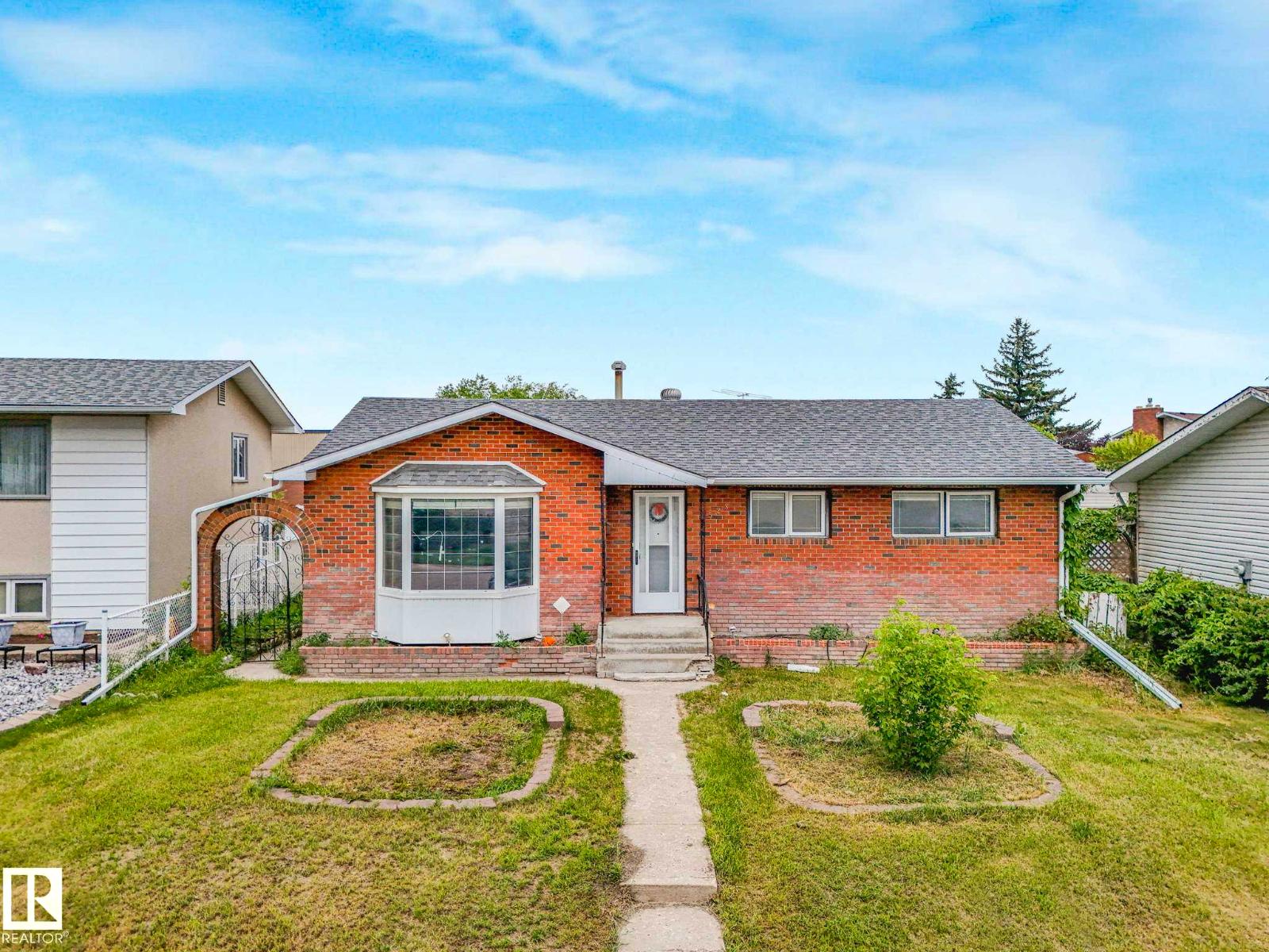 9528 151 AV NW - 6