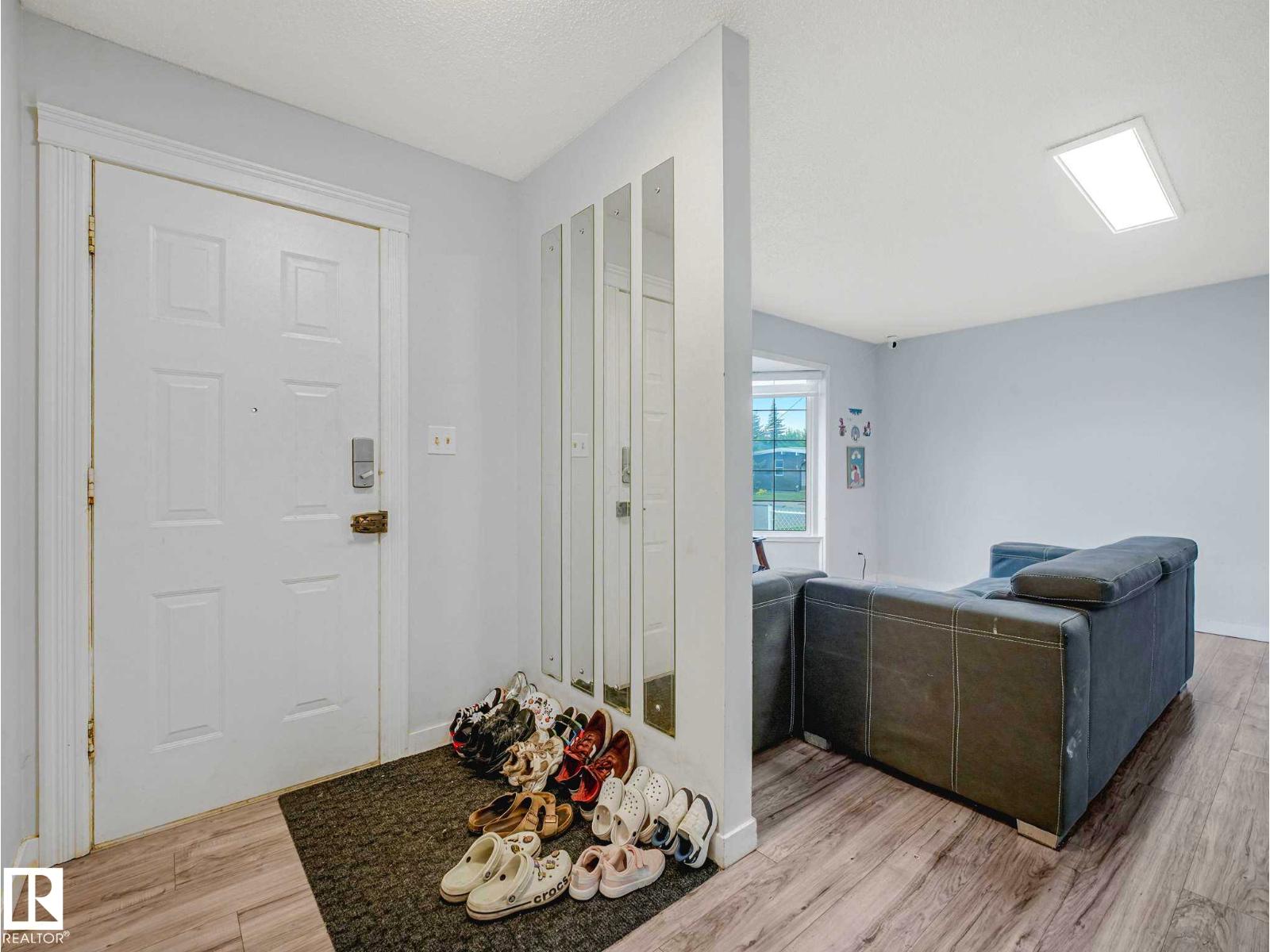 9528 151 AV NW - 8