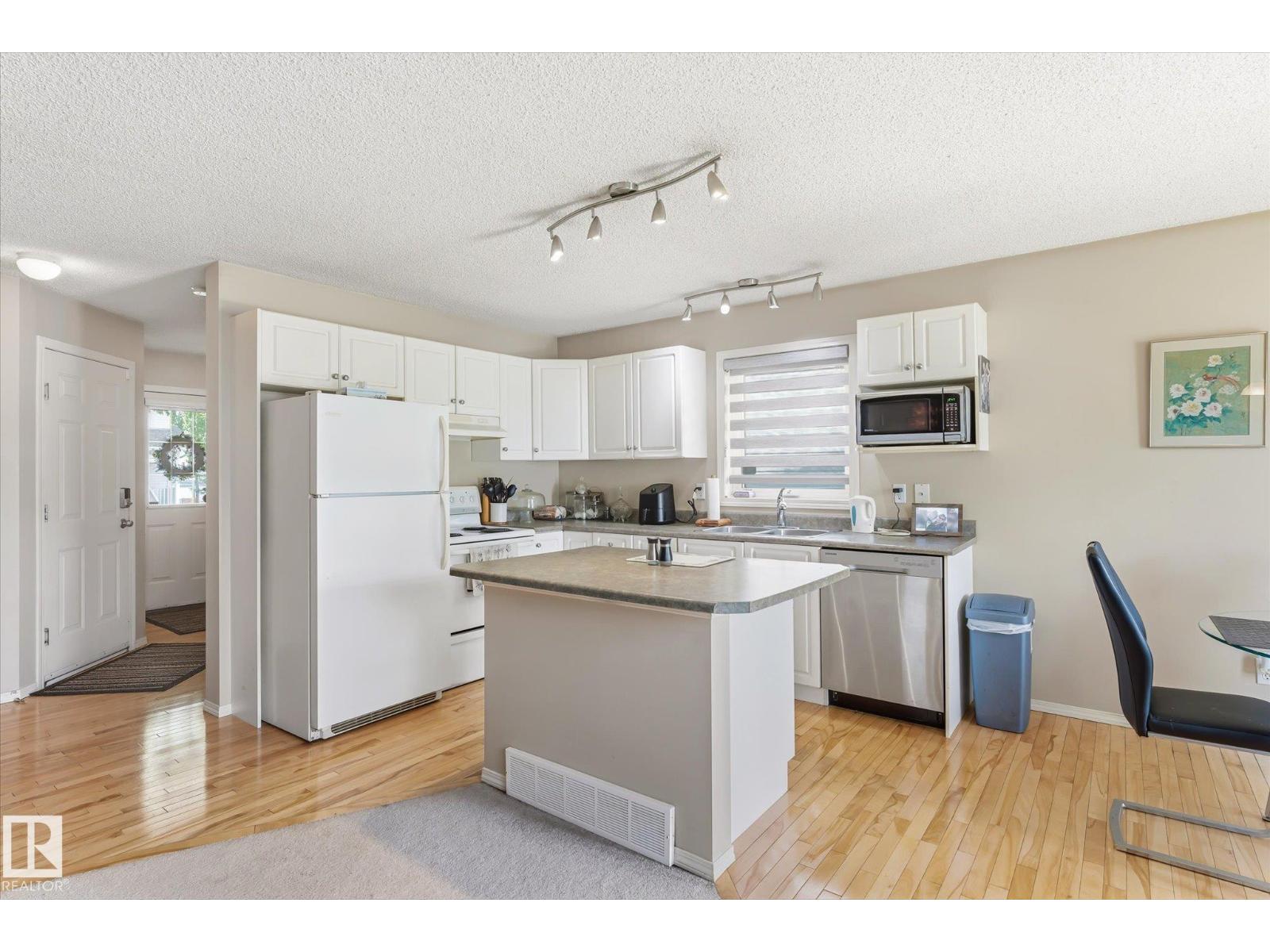 #37 4020 21 ST NW - 12