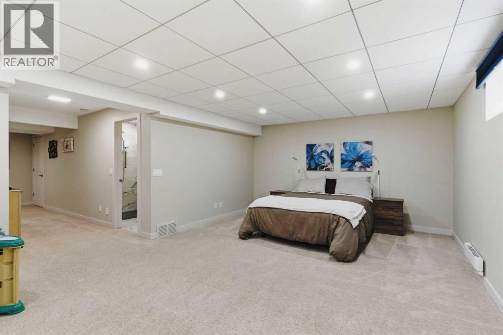 Space for visitors easily set up for a bedroom