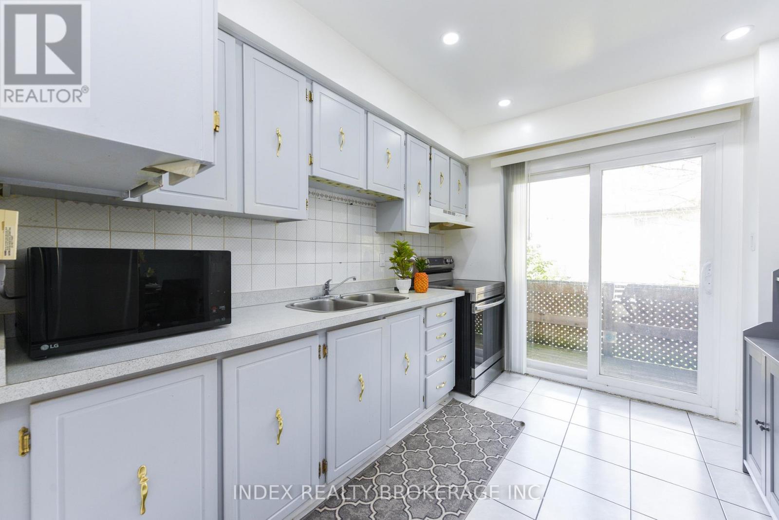 #50 7475 GOREWAY DRIVE - 19
