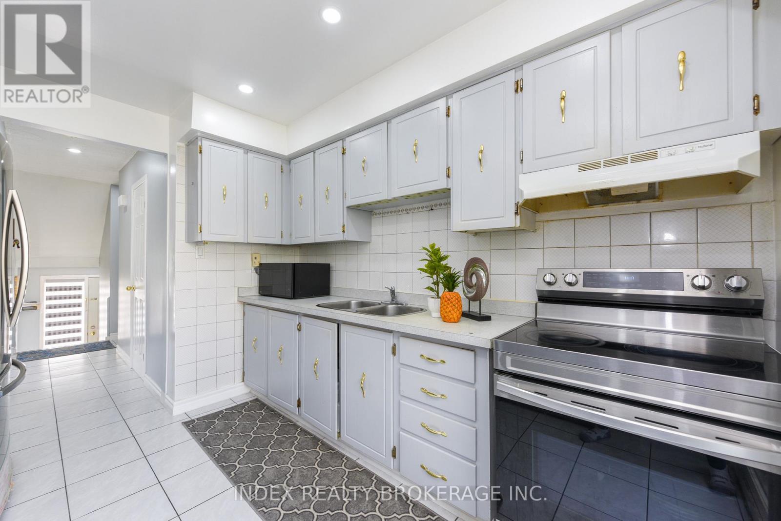 #50 7475 GOREWAY DRIVE - 20