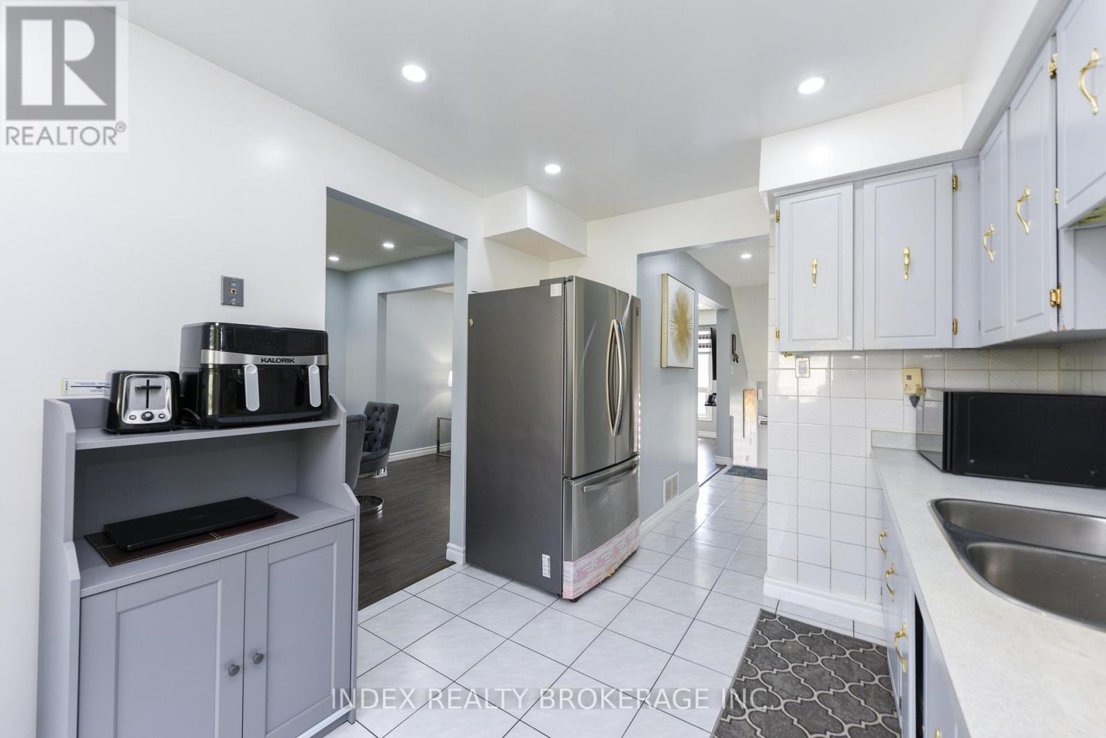 #50 7475 GOREWAY DRIVE - 21