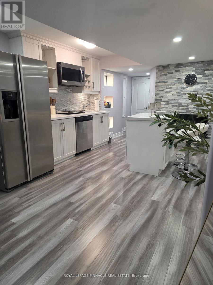 7254 DIME CRESCENT - 40