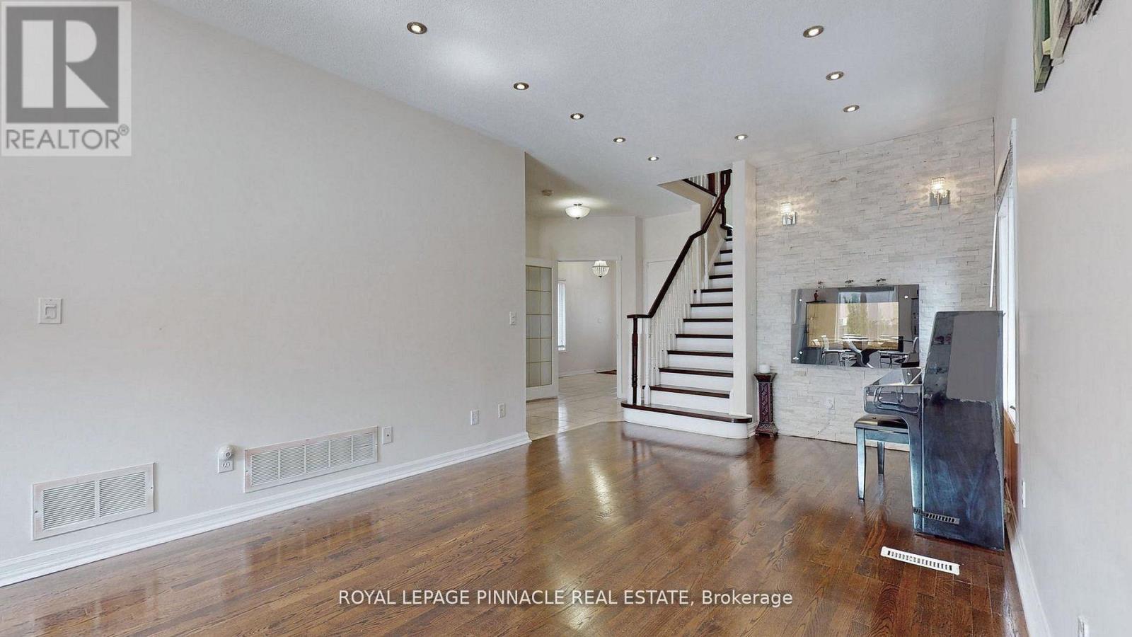 7254 DIME CRESCENT - 8