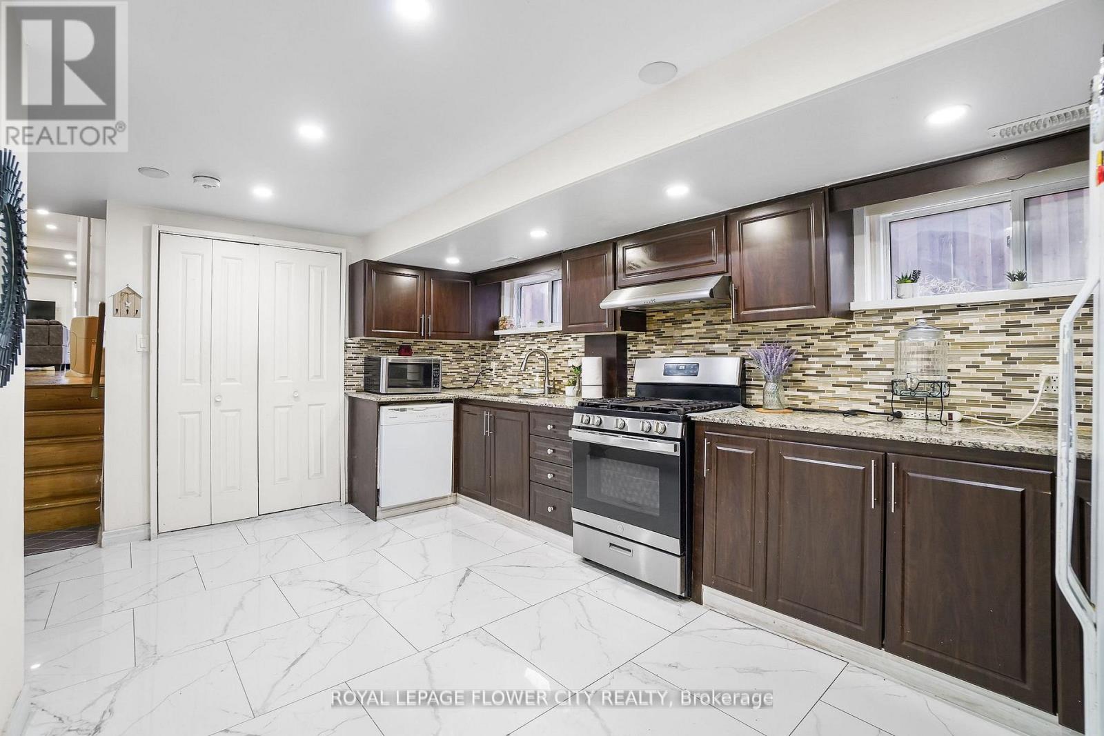 167 SHOREHAM DRIVE - 3