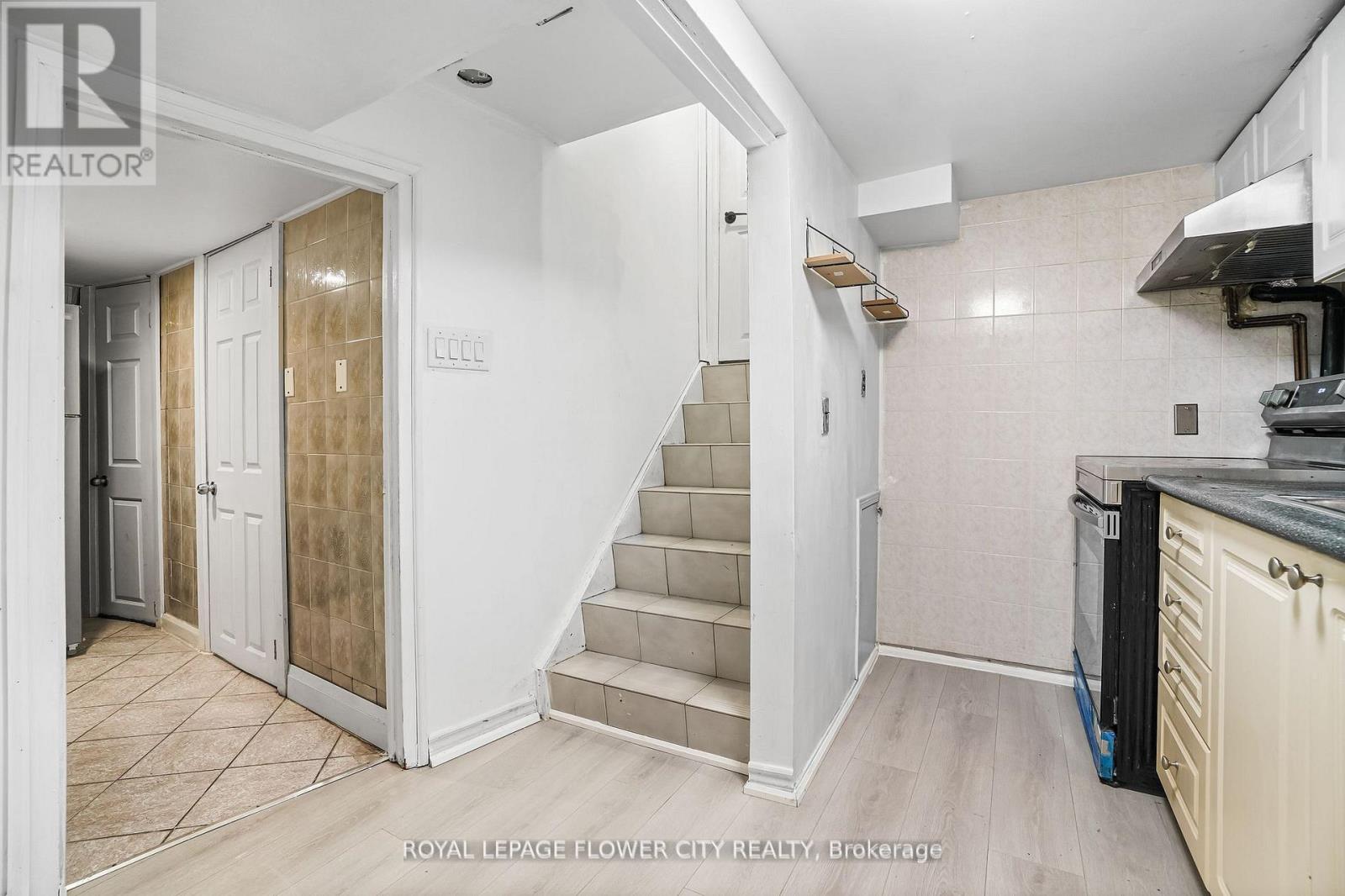 167 SHOREHAM DRIVE - 37