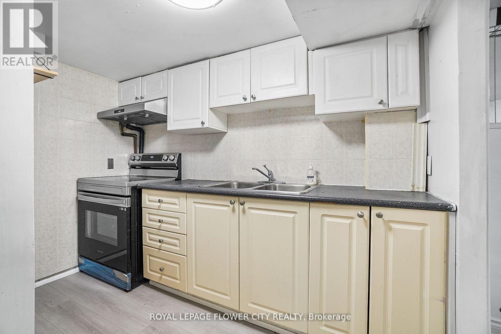 167 SHOREHAM DRIVE - 38