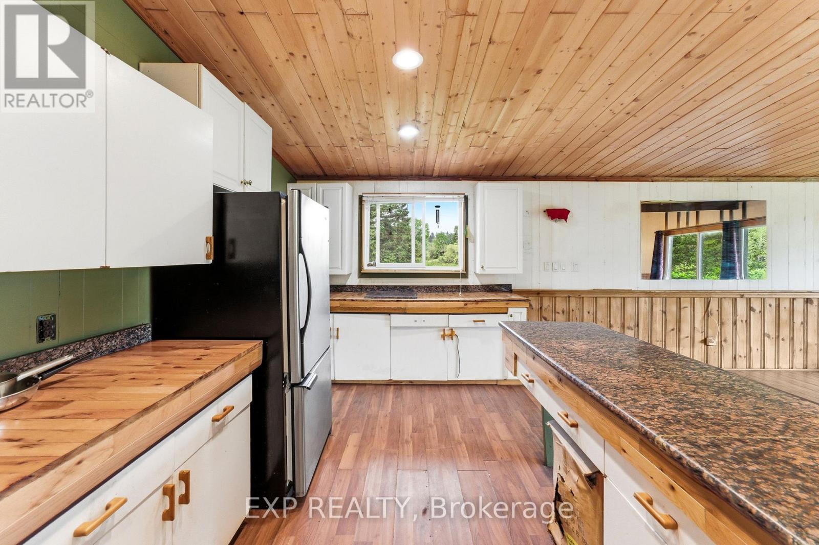 1524 HEKKLA ROAD - 8
