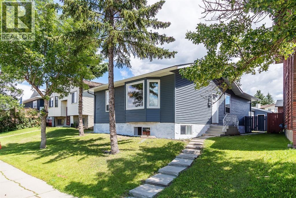 4528 40 Street NE - photo 3