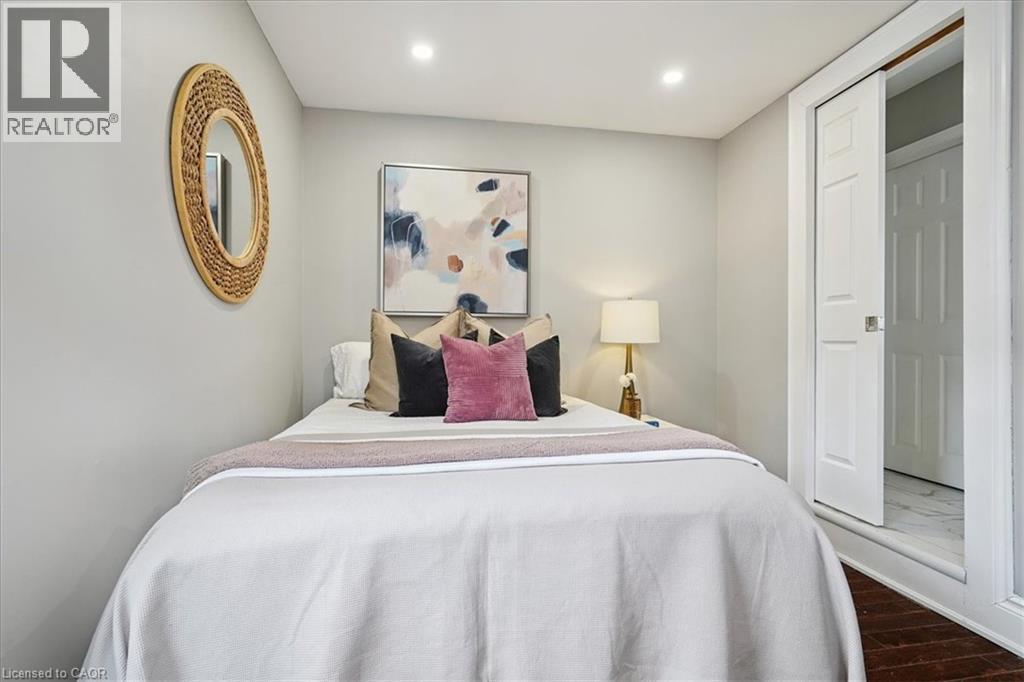 32 ALLAN Avenue - 20