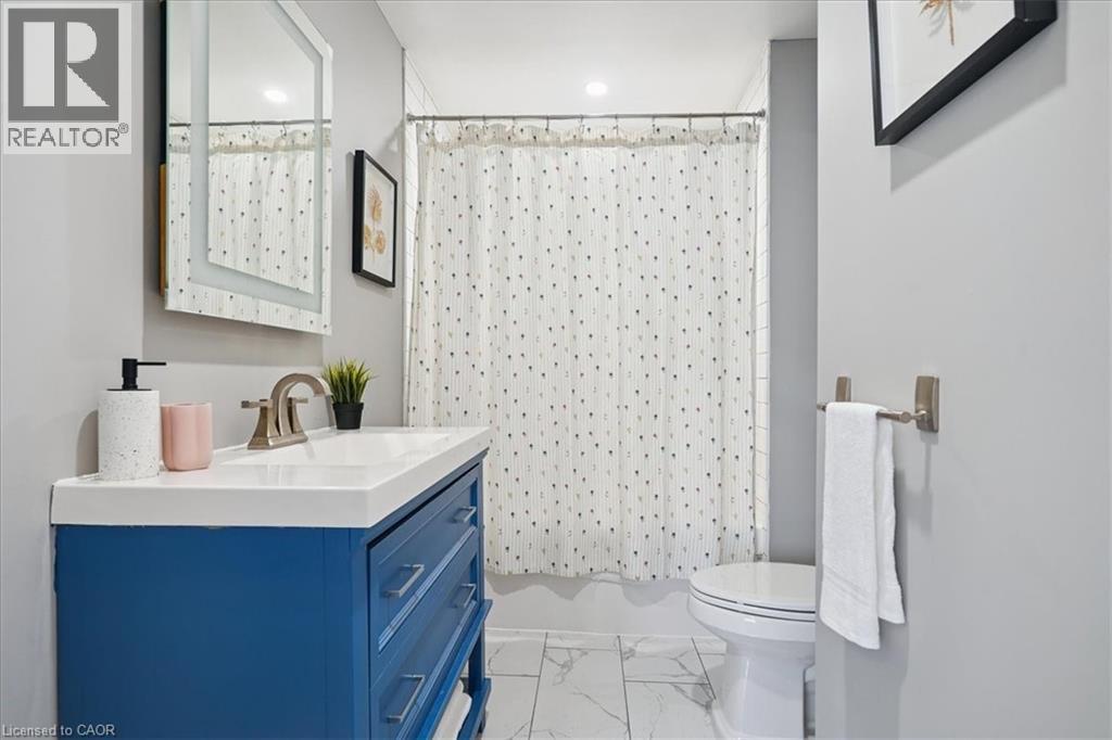 32 ALLAN Avenue - 26