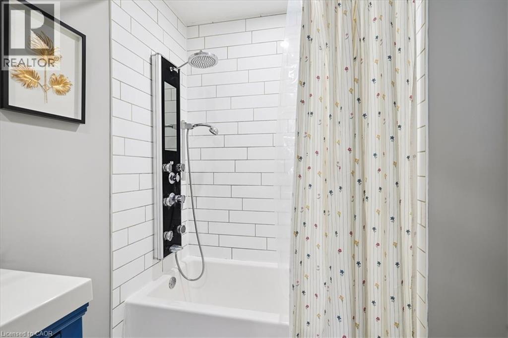 32 ALLAN Avenue - 27