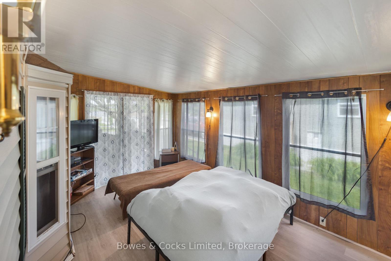 13 TRILLIUM DRIVE - 16