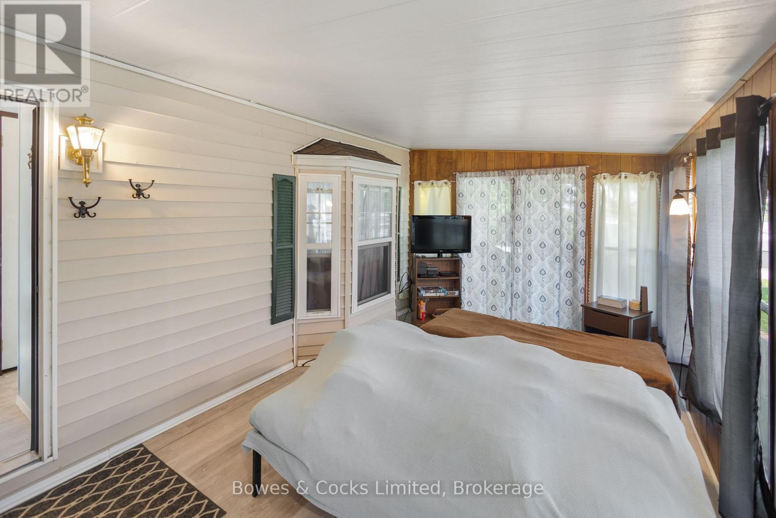 13 TRILLIUM DRIVE - 17