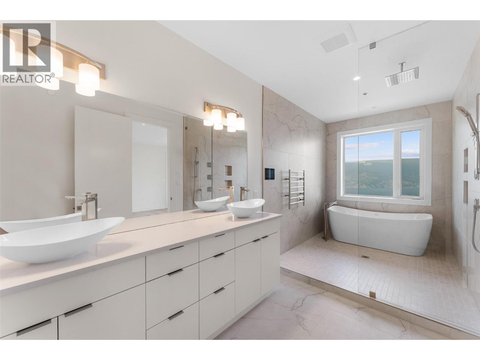 18697 Mckenzie Court, Summerland