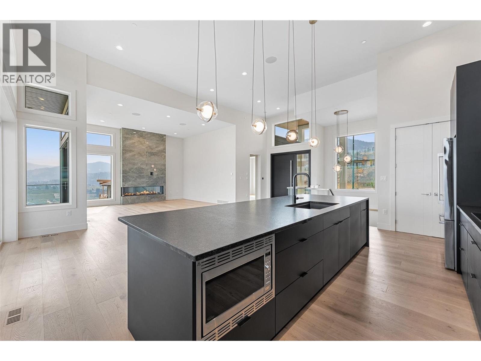 18697 Mckenzie Court, Summerland