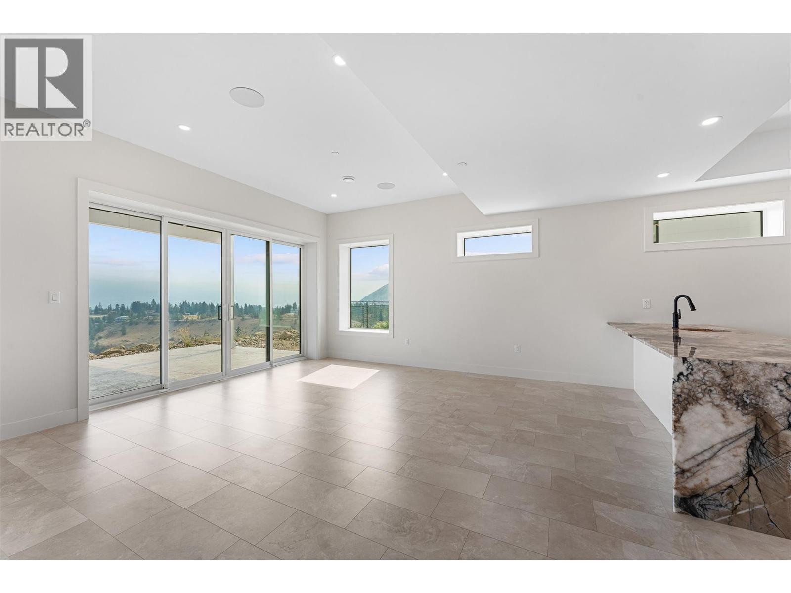 18697 Mckenzie Court, Summerland