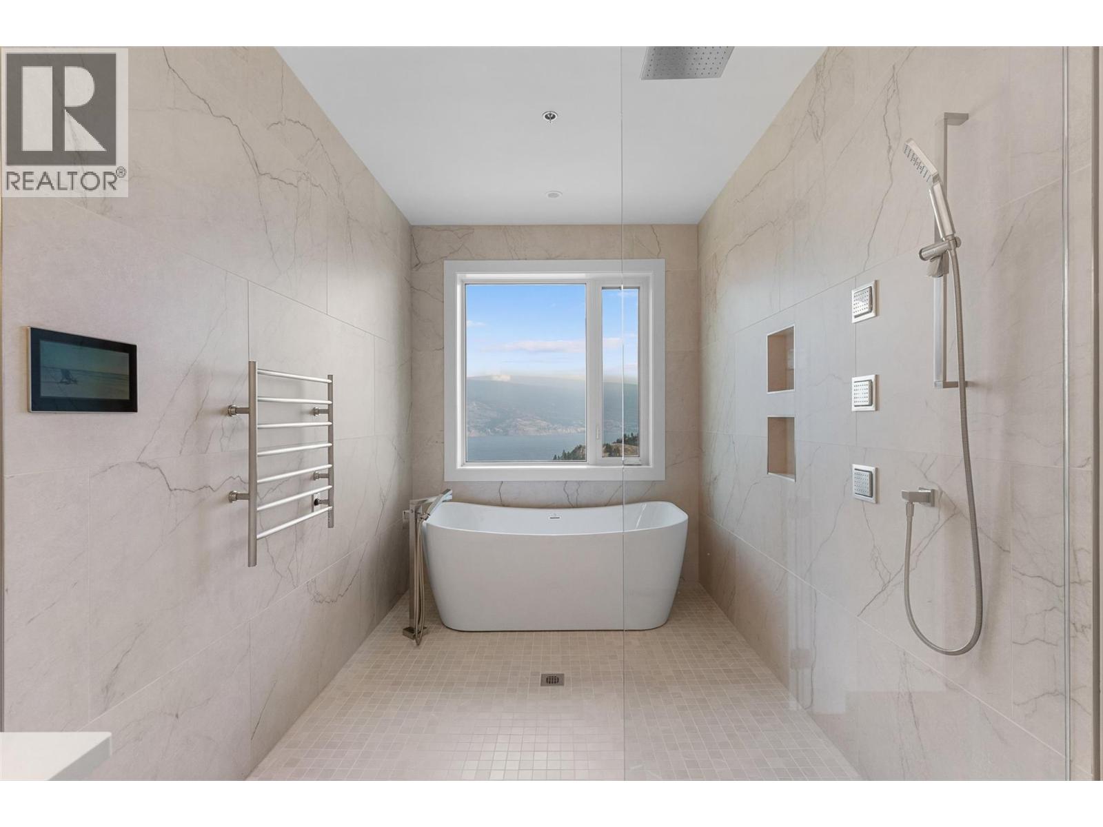 18697 Mckenzie Court, Summerland