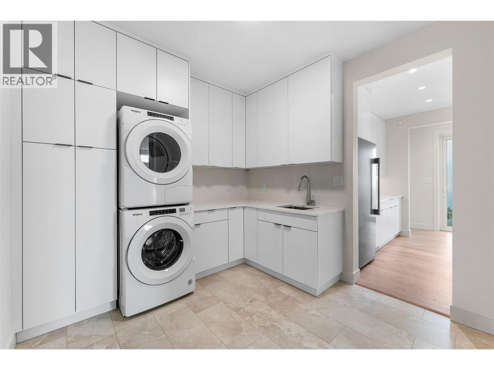 18697 Mckenzie Court, Summerland