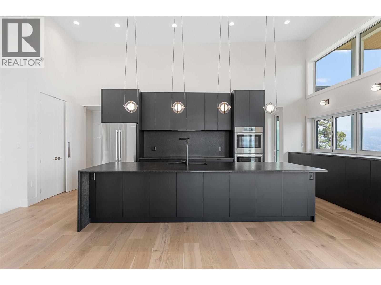 18697 Mckenzie Court, Summerland