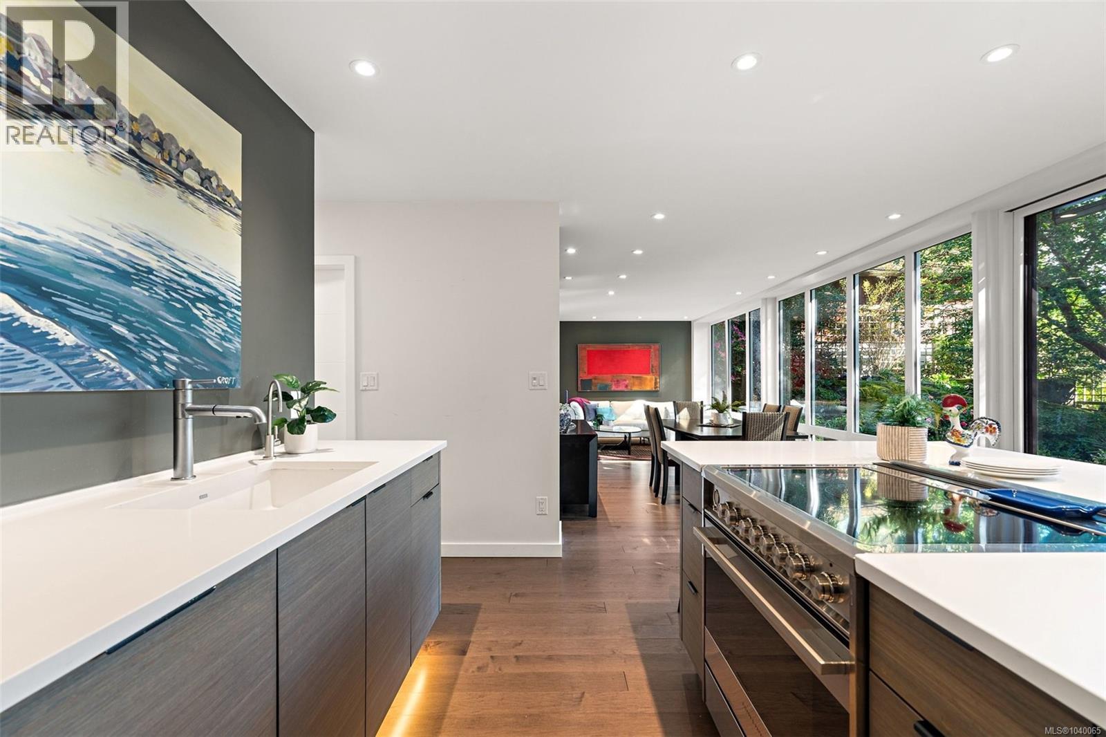 929 Redfern St - 44