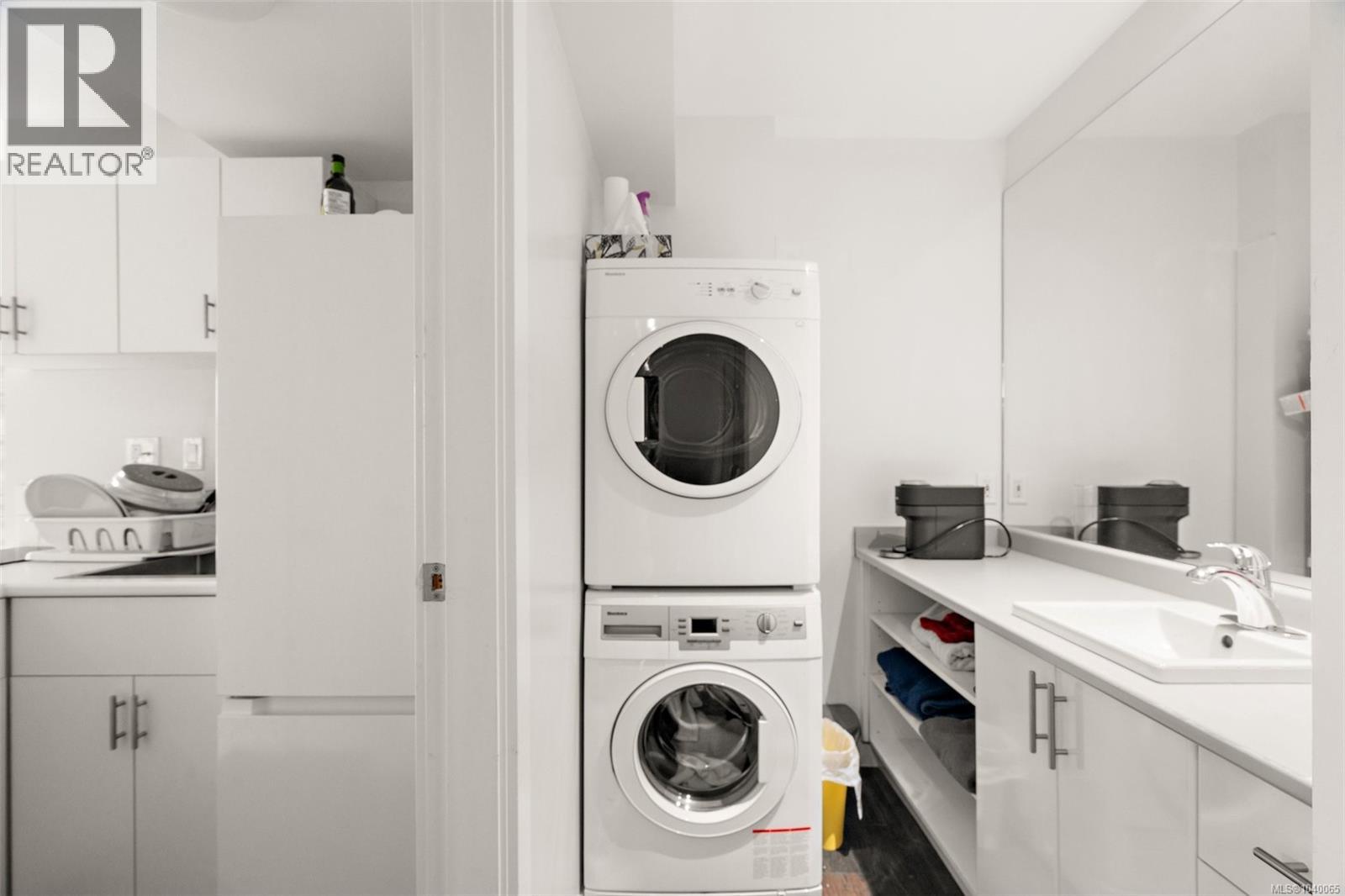 929 Redfern St - 70