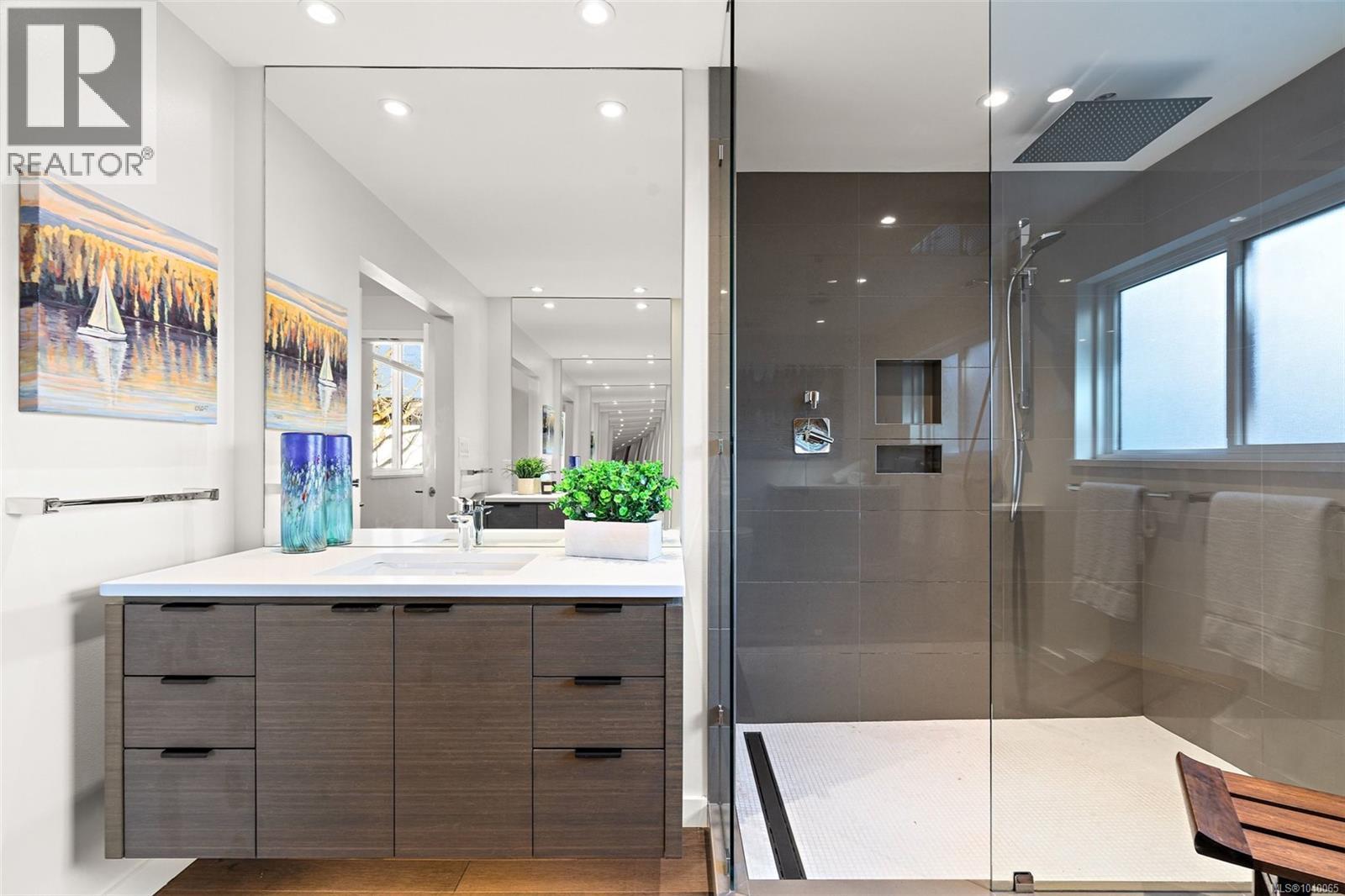 929 Redfern St - 54