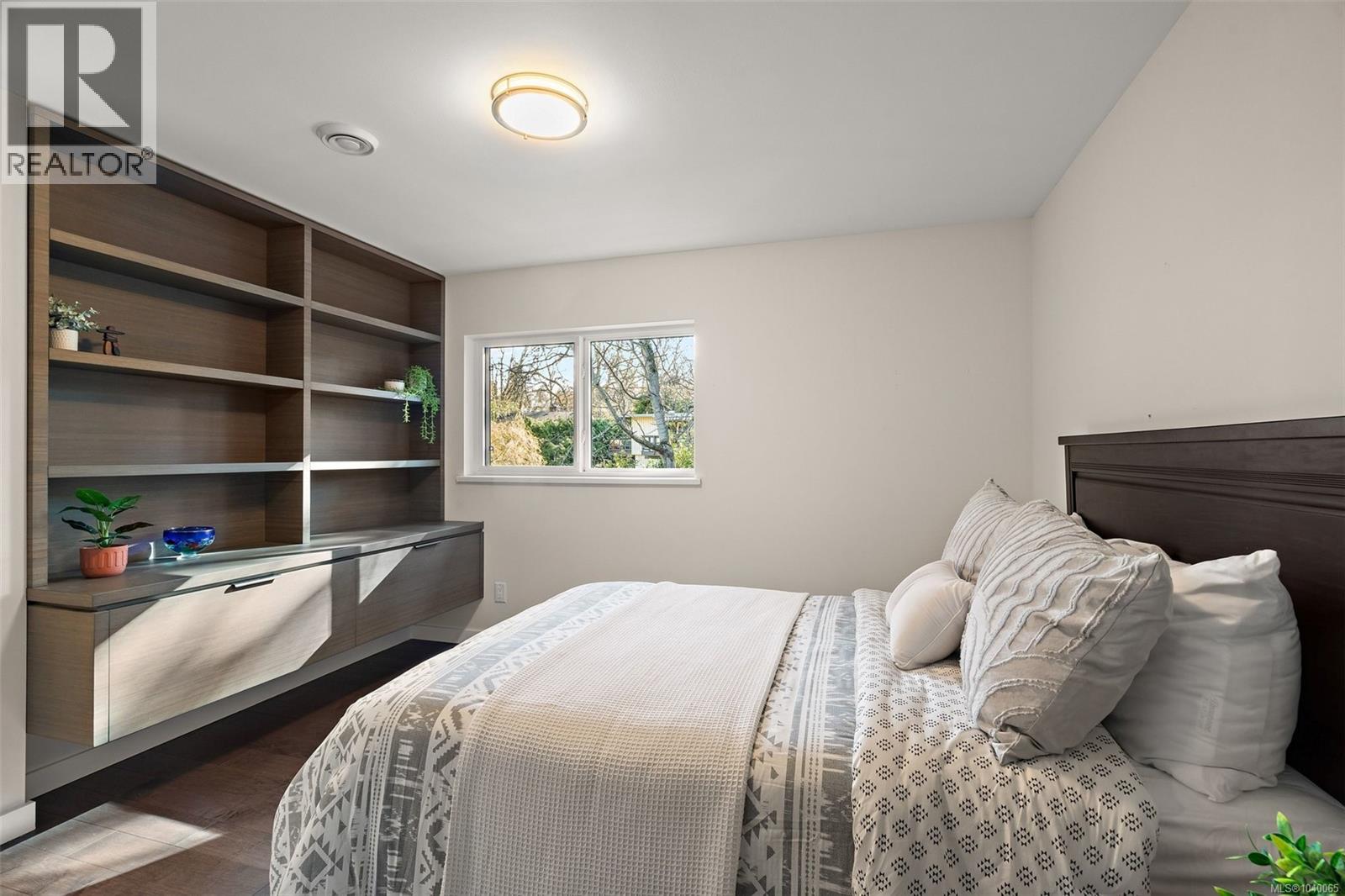 929 Redfern St - 57