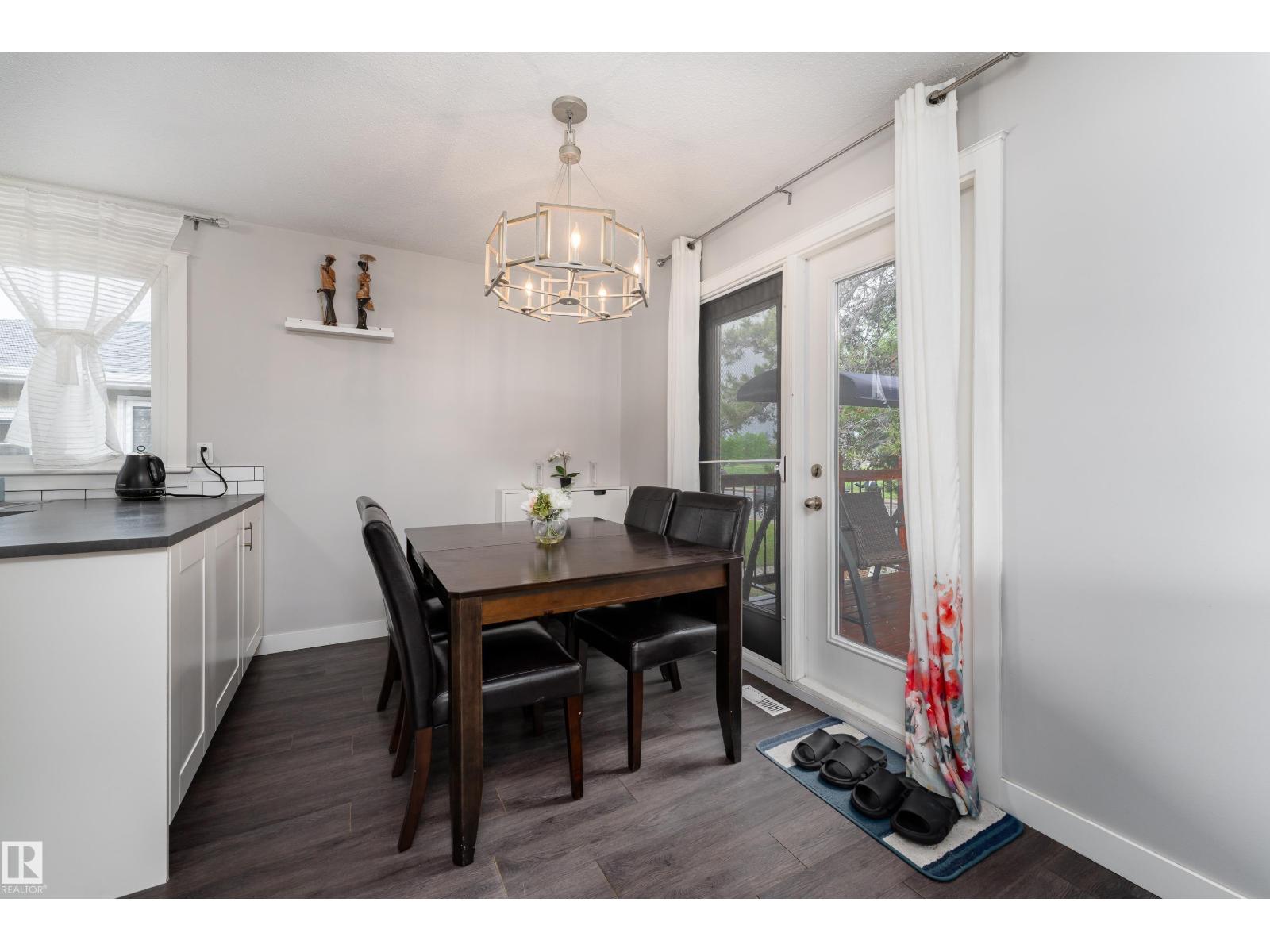 11227 40 AV NW - 9