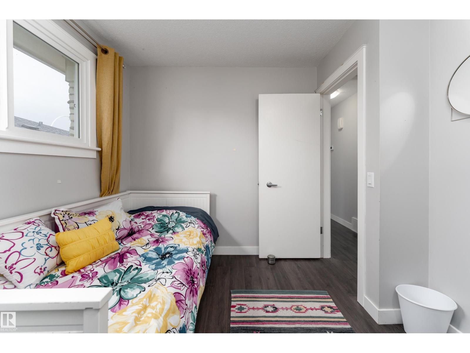 11227 40 AV NW - 15