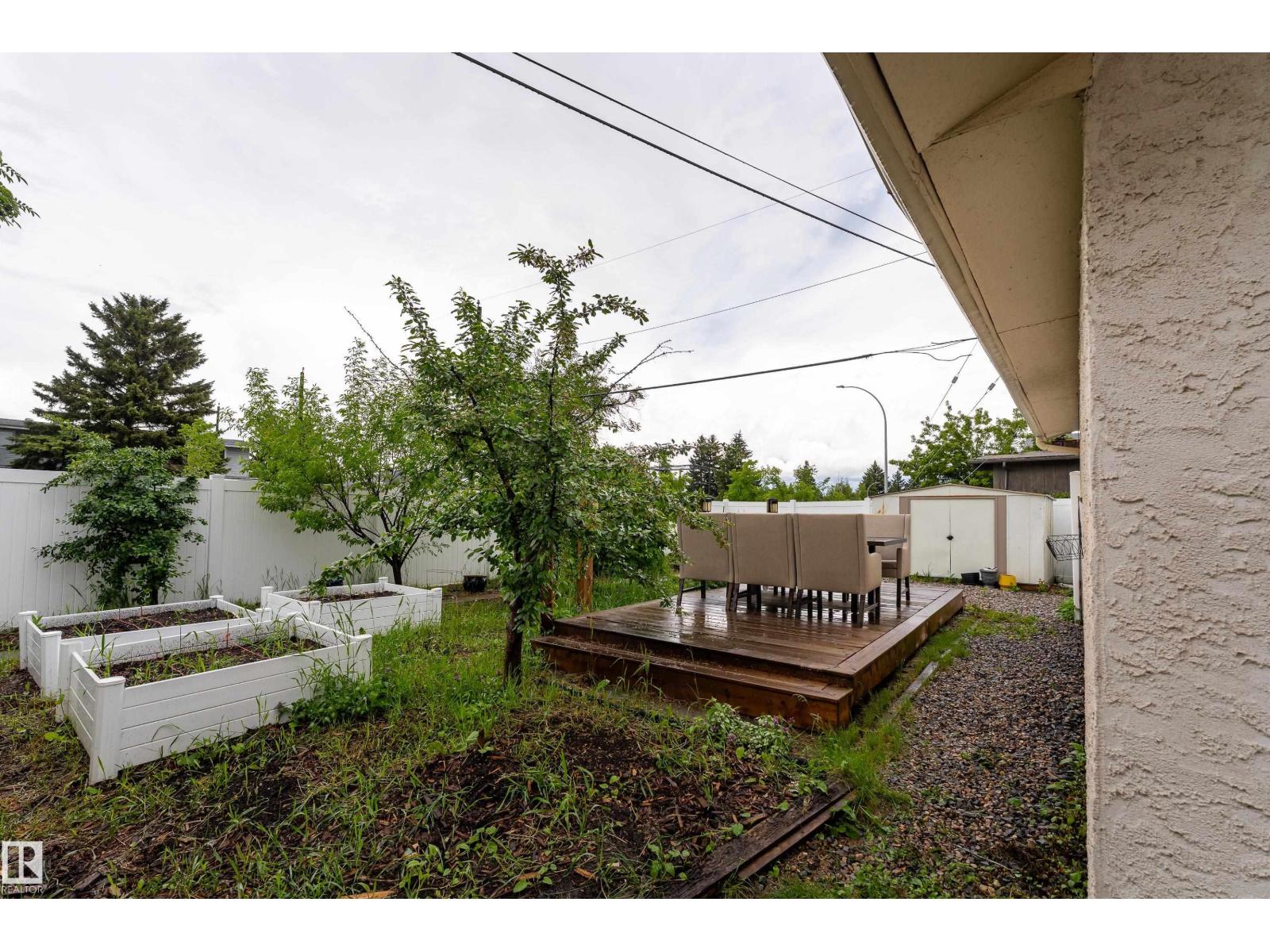 11227 40 AV NW - 27