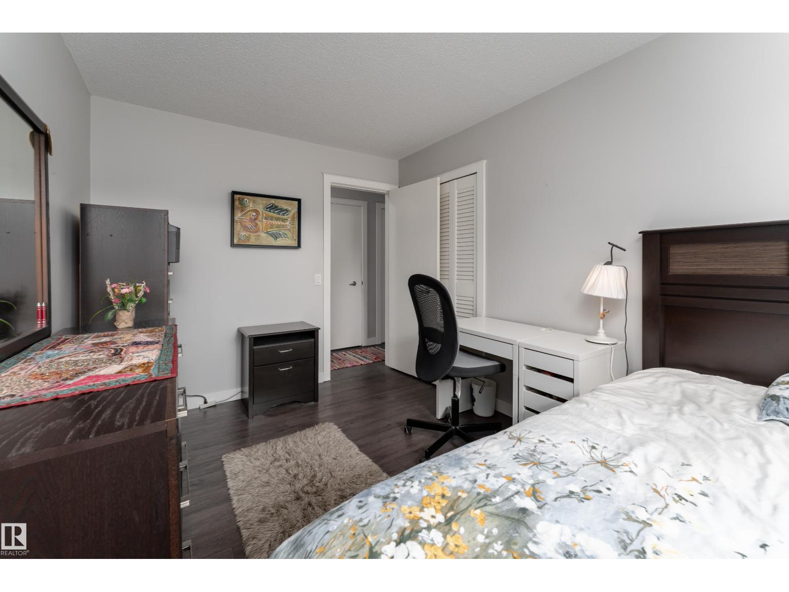 11227 40 AV NW - 19