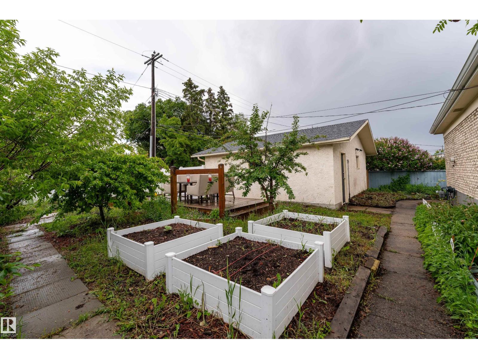 11227 40 AV NW - 26