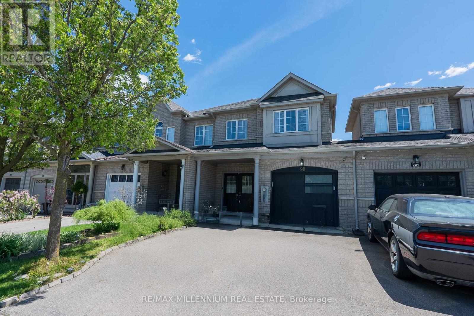 90 RONAN CRESCENT - 1