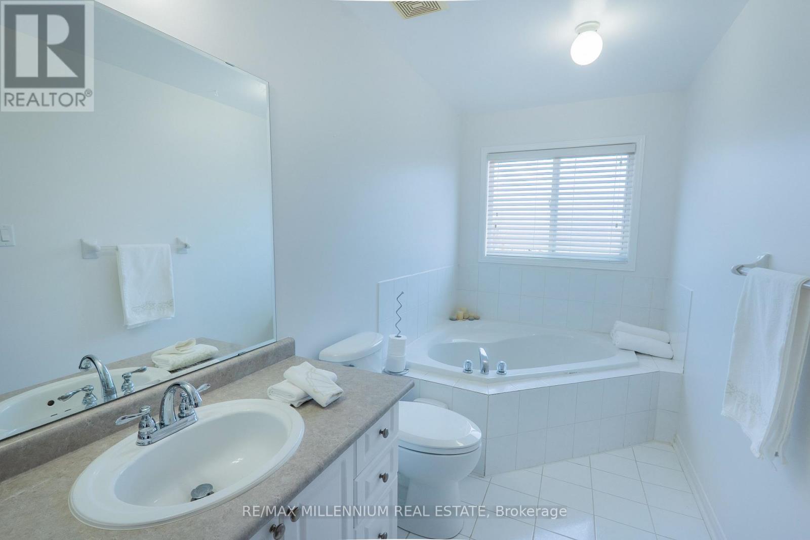 90 RONAN CRESCENT - 19