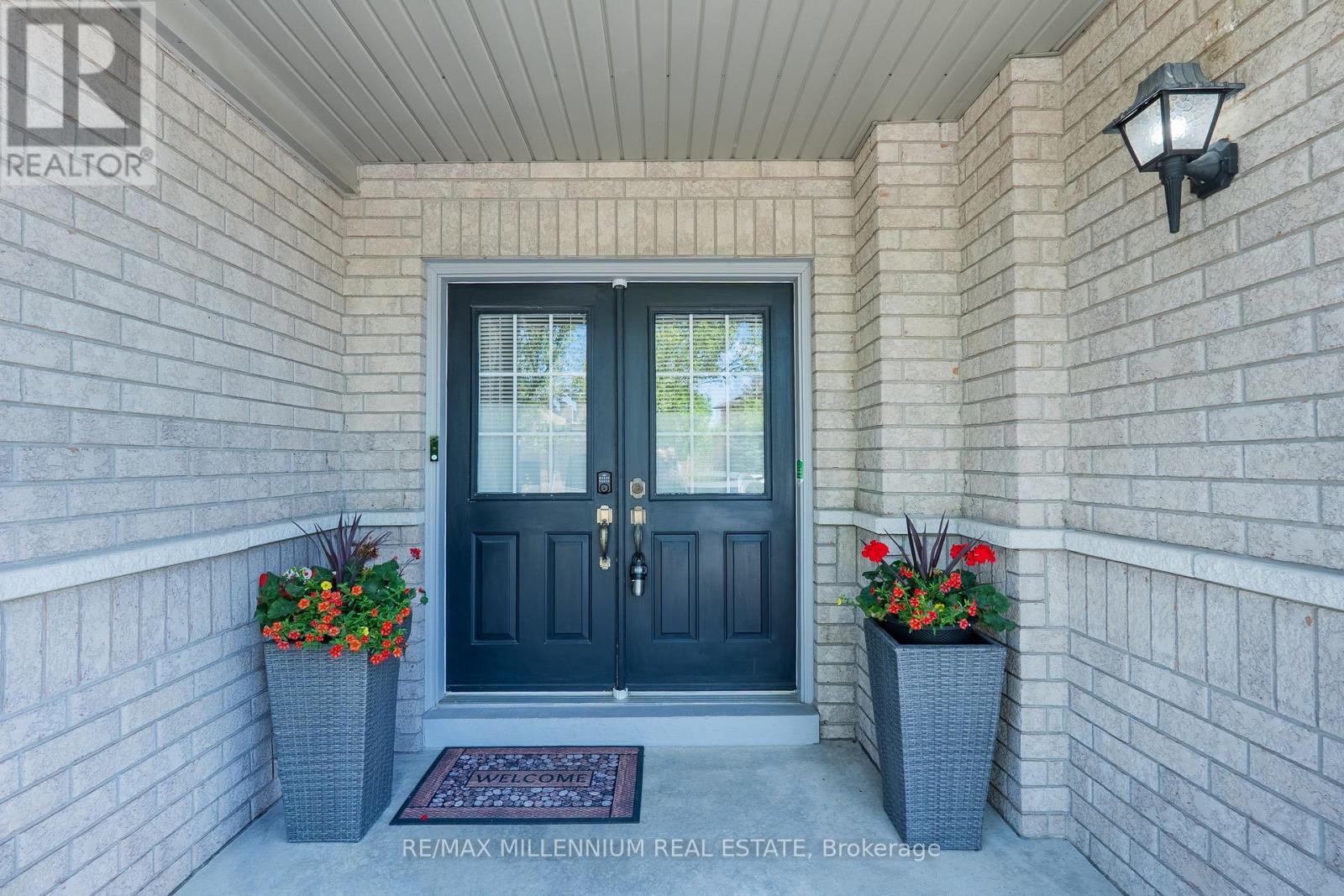 90 RONAN CRESCENT - 2