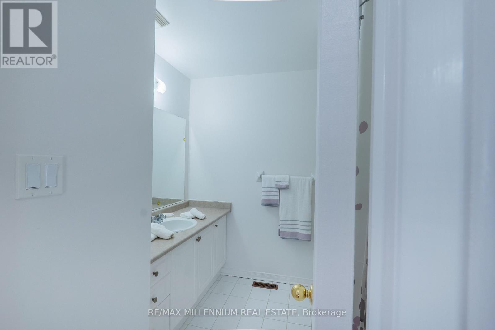 90 RONAN CRESCENT - 21