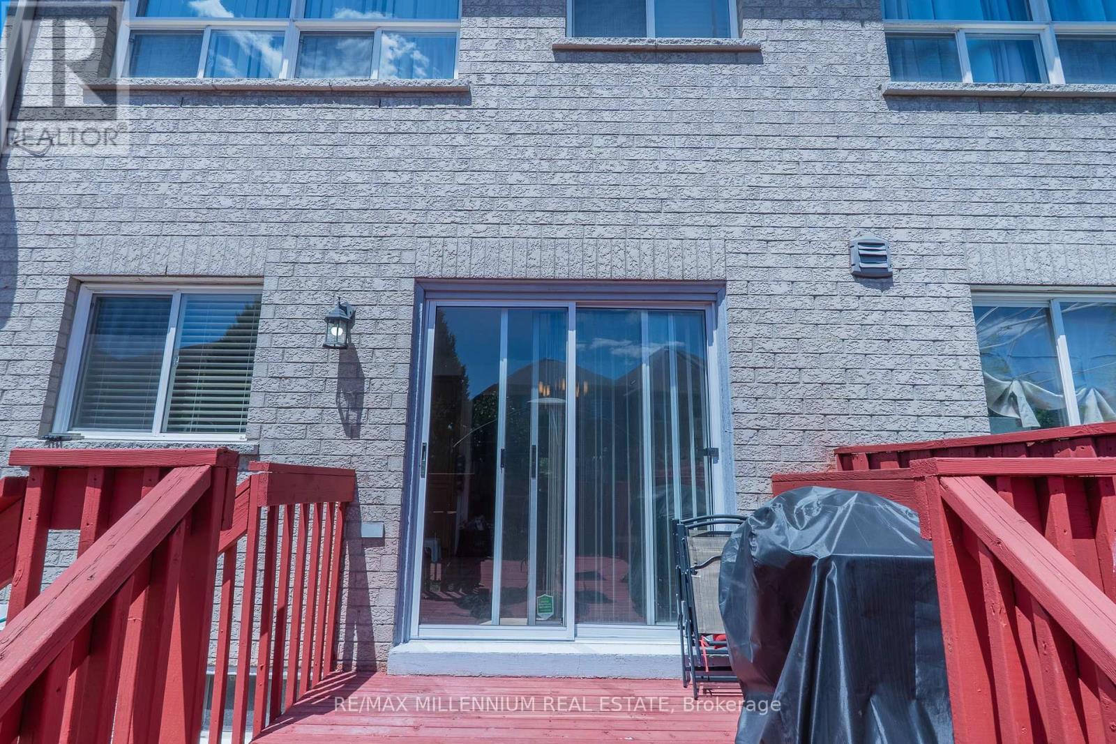90 RONAN CRESCENT - 29