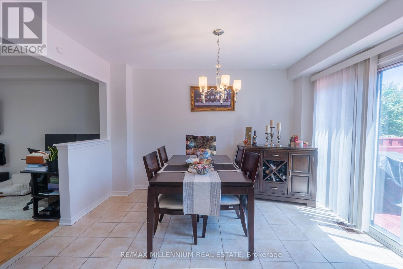90 RONAN CRESCENT - 8