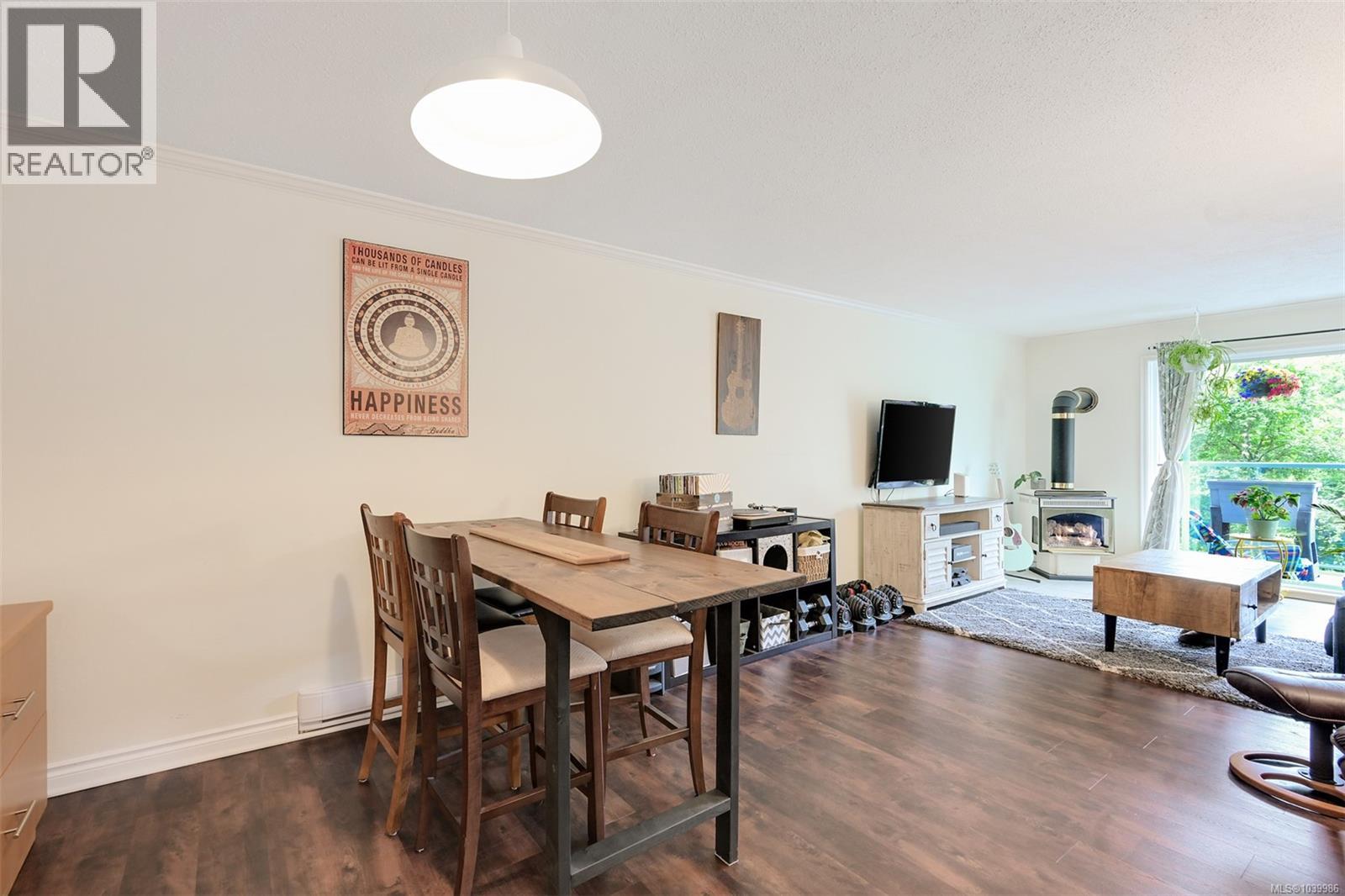 206 2022 Foul Bay Road, Victoria