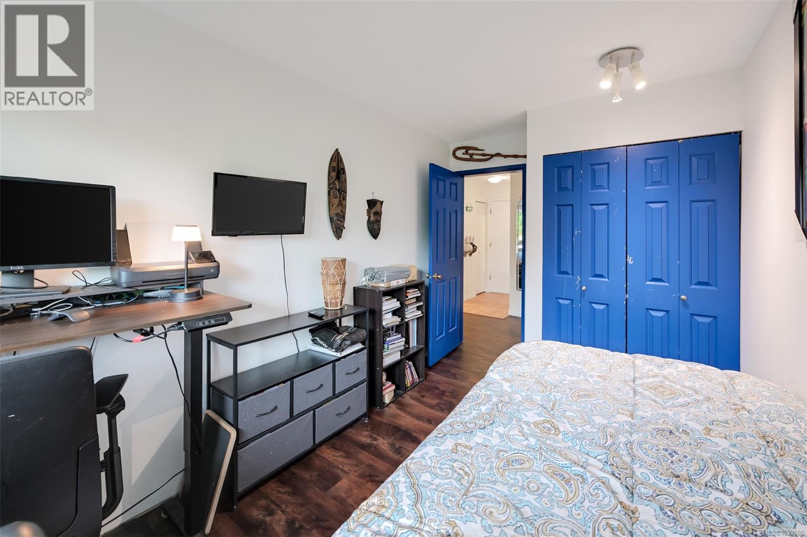 206 2022 Foul Bay Road, Victoria