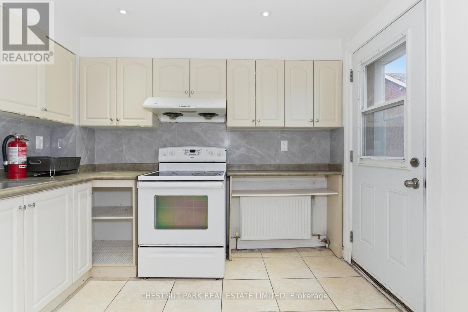 41 RONCESVALLES AVENUE - 15