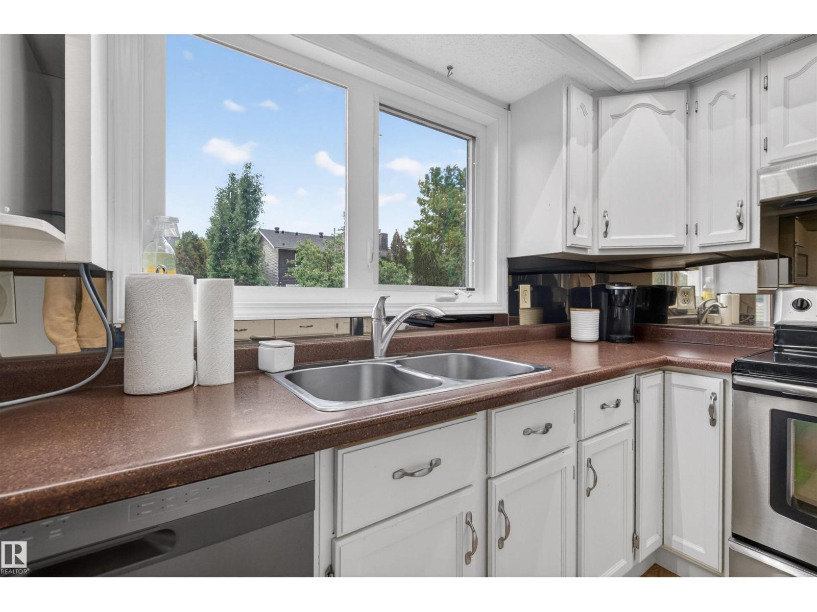 13 DANBRIDGE PL — photo 9
