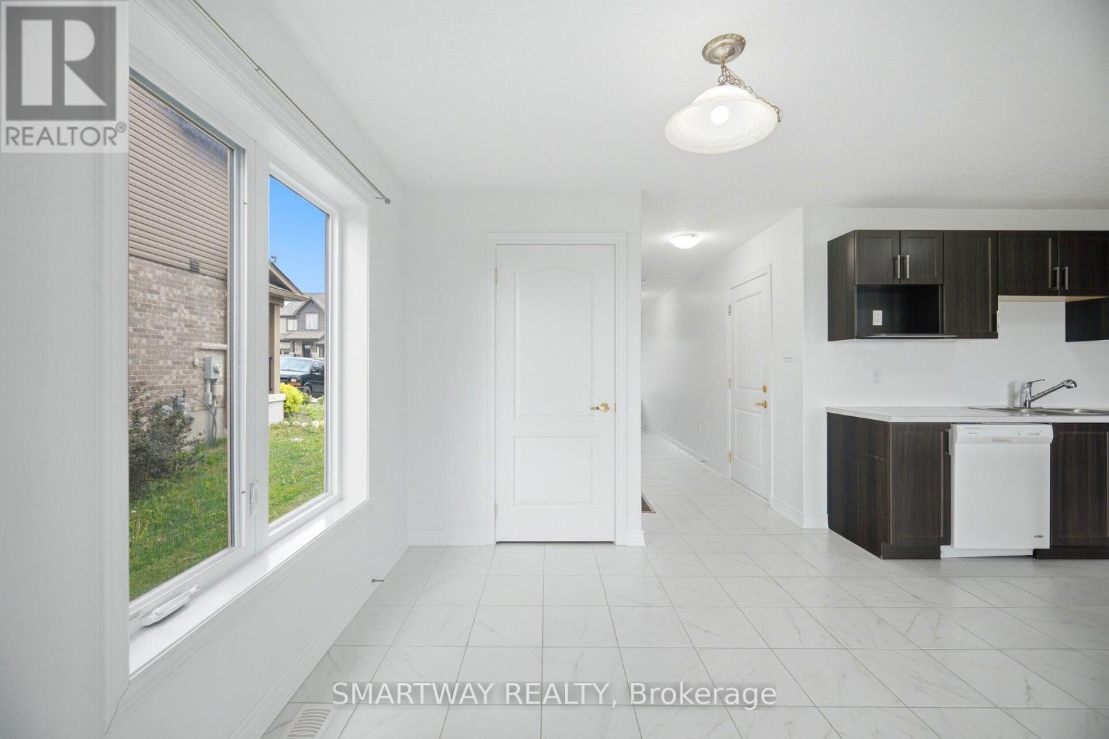 154 STONEBROOK WAY - 13