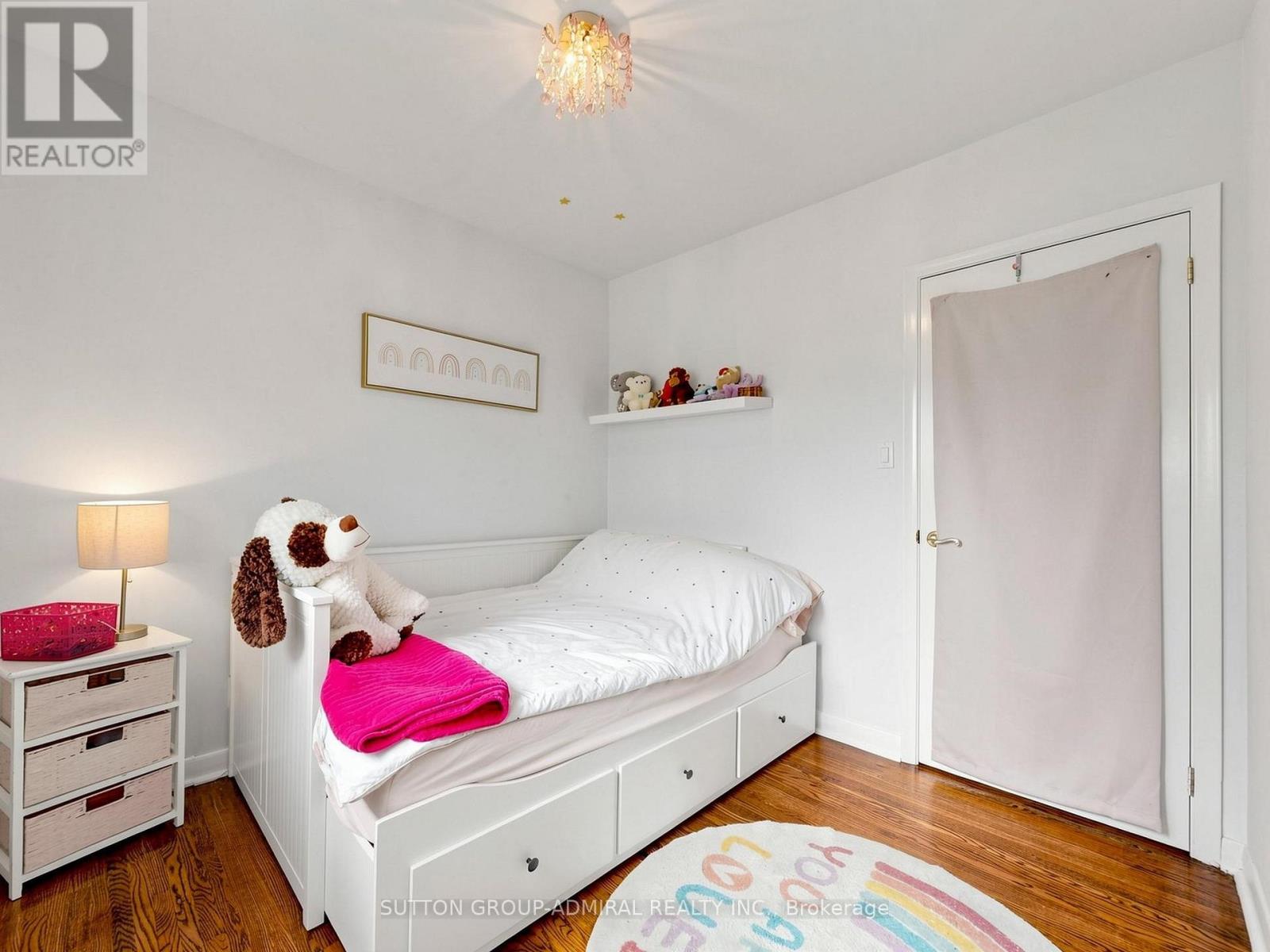1864 HINDHEAD ROAD - 22